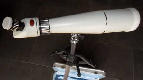 Se vende por no usar, solo unas usado cuatro veces. Es un buen telescopio para largas distancias, sobre 00