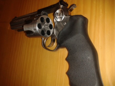  Vendo mi revolver Ruger GP100 de 6". 
Utilizado solo 3 veces
Acero americano 

350euros 02