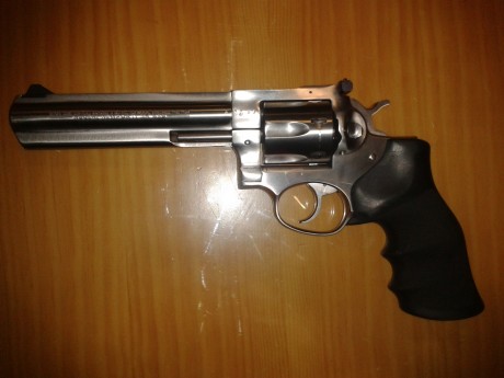  Vendo mi revolver Ruger GP100 de 6". 
Utilizado solo 3 veces
Acero americano 

350euros 01