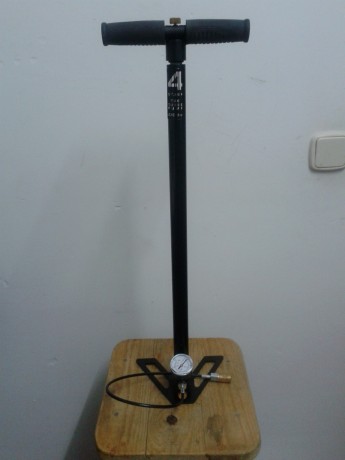 Vendo bomba FXhandpump 4 tiempos. Nueva solo probada, no tiene ni cien bombazos. 170 euros puesta en casa 42