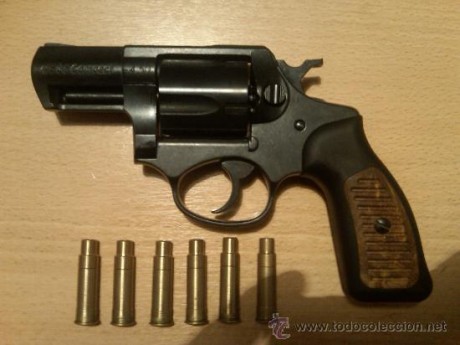 compro este revolver, me da igual que sea en 4,5 o 5,5 00