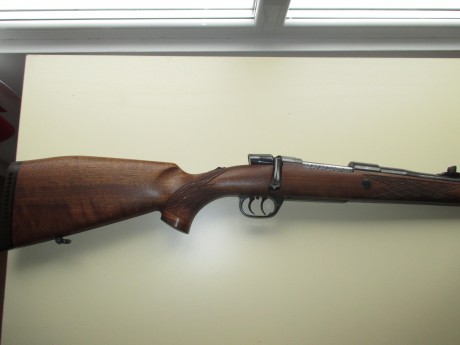 Pongo a la venta rifle voere 2165 300 win mag con doble gatillo y monturas+anillas apel de carril. El 00