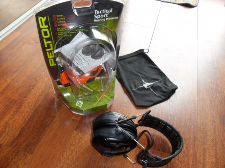 los Peltor Tactical Sport casi sin usar, me los habré puesto unas 15 veces como mucho y tiene el juego 02
