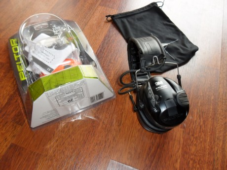 los Peltor Tactical Sport casi sin usar, me los habré puesto unas 15 veces como mucho y tiene el juego 01