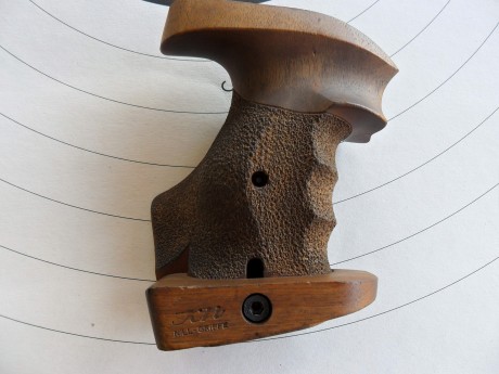 Para el Smith and Wesson armazom K y L yo lo tenía en un  K-14 son de la marca  Nill y talla M sin retocar 02