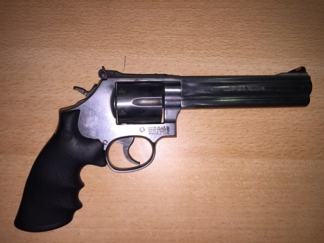 Un compañero me pide que le ayuda con la VENTA de este precioso revólver SMITH & WESSON modelo 686, 02