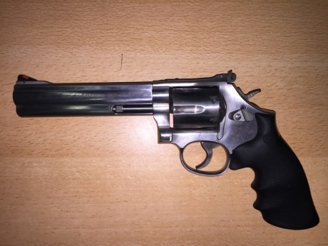 Un compañero me pide que le ayuda con la VENTA de este precioso revólver SMITH & WESSON modelo 686, 01