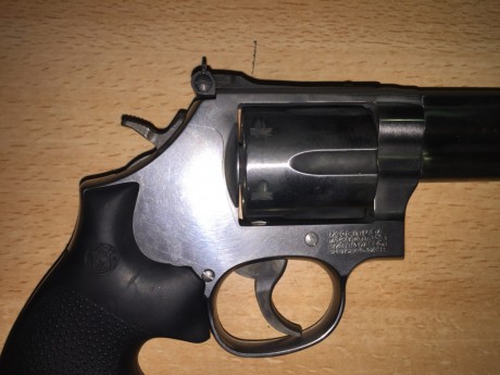 Un compañero me pide que le ayuda con la VENTA de este precioso revólver SMITH & WESSON modelo 686, 12