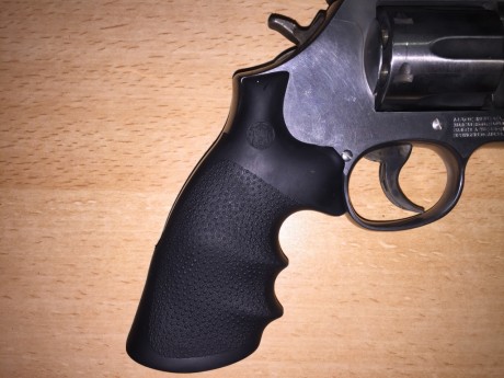 Un compañero me pide que le ayuda con la VENTA de este precioso revólver SMITH & WESSON modelo 686, 11