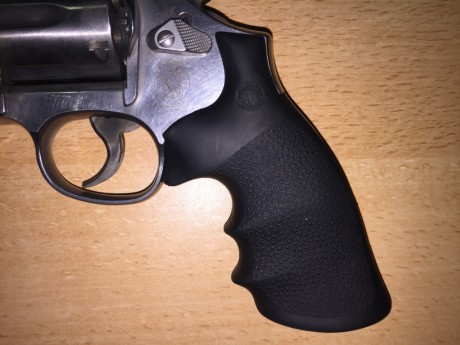 Un compañero me pide que le ayuda con la VENTA de este precioso revólver SMITH & WESSON modelo 686, 10