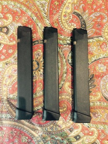 se venden tres unidades , nuevos , marca glock , capacidad de 33 tiros , color negros , en calibre 9mm 01