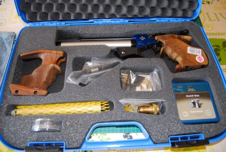 Vendo pistola Matchs Guns, es la electrónica y mecánica, tira en los dos modos indistintamente. Tiene 02