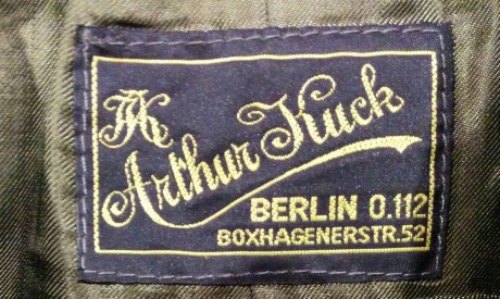 Vendo:

 Guerrera  destinada para suboficiales de de la Wehrmacht, fabricada con tela de gabardina color 10