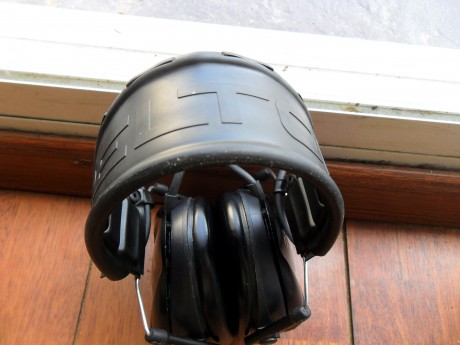 los Peltor Tactical Sport casi sin usar, me los habré puesto unas 15 veces como mucho y tiene el juego 20