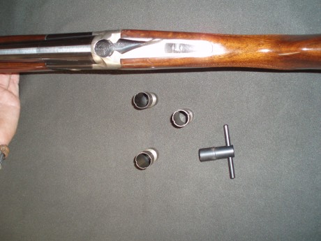 Vendo escopeta superpuesta marca Lanber, modelo 2077 súper ligera.

Cañones probados a 1370 bares con 00
