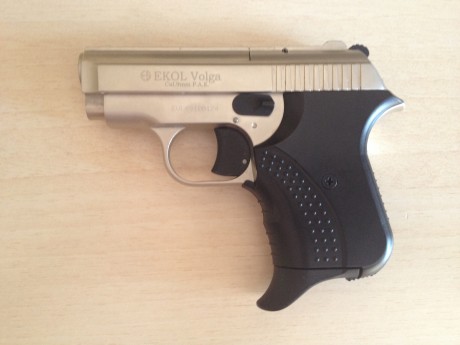-Pistola detonadora con obstrucción no visible de 9mm pak. Venta a mayores de 18 años 
Precio 70 euros 01