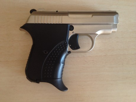 -Pistola detonadora con obstrucción no visible de 9mm pak. Venta a mayores de 18 años 
Precio 70 euros 00