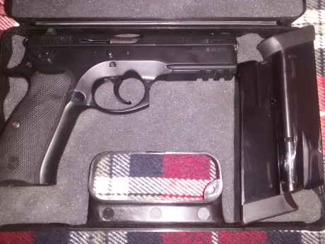 Muy buenas a todos. Tengo en venta mi pistola CZ 75 sp01 táctical del 9mm P.B. La vendo para dedicarme 00
