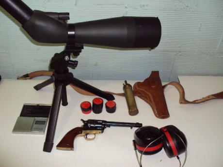 vendo equipo tiro compuesto por revolver uberti cal. 22 guiado en ae el 2014,telescopio tiro, bascula 00