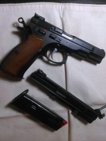 Hola,

Vendo esta pistola en F se encuentra en Barcelona, dispone de dos cargadores del 9 pb y otros dos 01