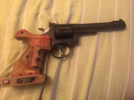Un compañero del tiro me ha pedido que anuncie este revolver de precision.
Es parecido al 686, sin embargo 00