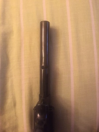 Un compañero del tiro me ha pedido que anuncie este revolver de precision.
Es parecido al 686, sin embargo 10