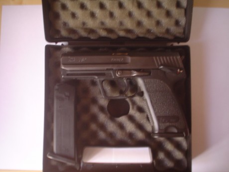 Buenos días 
 Vendo pistola H&K USP en calibre 9Pb, con su maletín, dos cargadores y manual original. 00