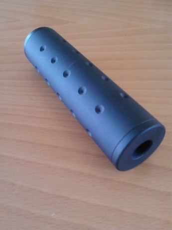 hola pues eso cacharrada:
 rail pistola para poder montar red dot o visor   15 euros
 rail para antorcha 11