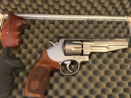 Con mucha pena vendo esta maravillosa joya que es mi hace poco adquirido revólver Smith & Wesson 627, 11