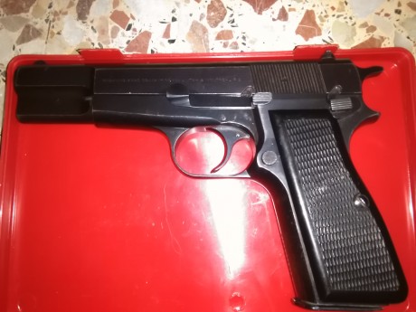 Un amigo vende estas dos armas. 250 por cada una. Si se venden juntas las deja por 450. Con la llama se 01