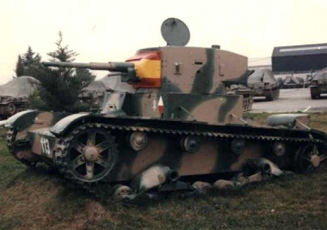 En octubre de 1936 llegaron a España los primeros T-26. En Archena se creó la Escuela de Fuerzas Blindadas 120