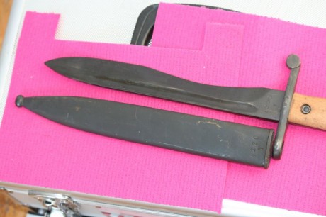 He comprado esta bayoneta mod 1941 pero no se si es original las cachas y el fosfatado, puede ser algún 00