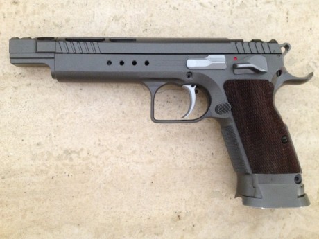    TANFOGLIO GOLD CUSTOM ERIC NUEVA, A ESTRENAR.  
 Tanfo1B.JPG .


Muchas veces decimos "nueva" 02