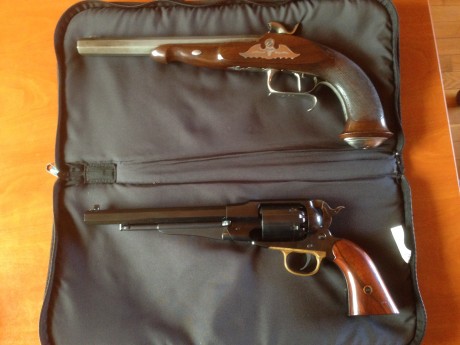 Por abandonar la modalidad de tiro,vendo las siguientes armas:

Revolver Uberti Remington calibre 44, 01