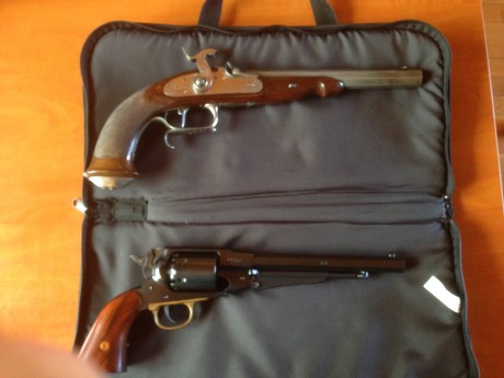 Por abandonar la modalidad de tiro,vendo las siguientes armas:

Revolver Uberti Remington calibre 44, 00