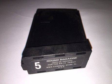 Un amigo me ha pedido que le ponga en venta su cargador para Ar15, se encuentra en buen estado para quien 01