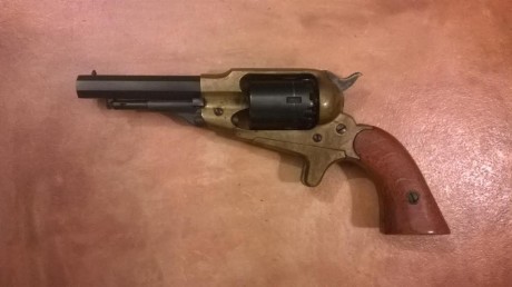 Revolver Avancarga San Marcos Cal 31. Cinco disparos, 
Rifle Avancarga Ardesa, Ca. 45. Con funda de cuero 00