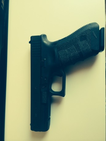 Vendo Glock calibre .40  soy primer dueño comprada por capricho de tener el calibre pero apenas usada 00