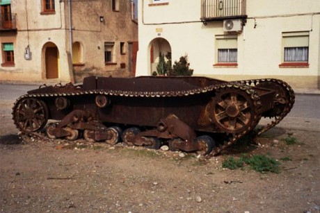 En octubre de 1936 llegaron a España los primeros T-26. En Archena se creó la Escuela de Fuerzas Blindadas 171