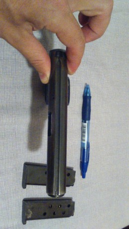 Un compañero de club ,me a pedido ke le ponga a la venta su browing del 9 corto guiada en F ,tiene el 10