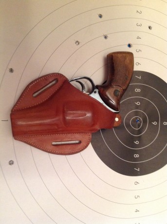    VENDO REVOLVER 357 MAGNUN  Y 38. SPECIAL  ASTRA DE 3" PUNTO DE MIRA  COLOR BLANCO SE SUMINISTRA 00