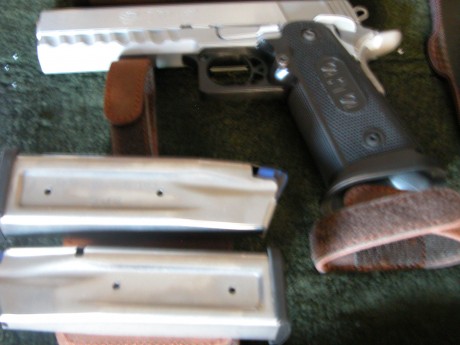vendo pistola SPS  como nueva con muy pocos disparos practica mente nueva
con dos cargadores de 16 balas 02