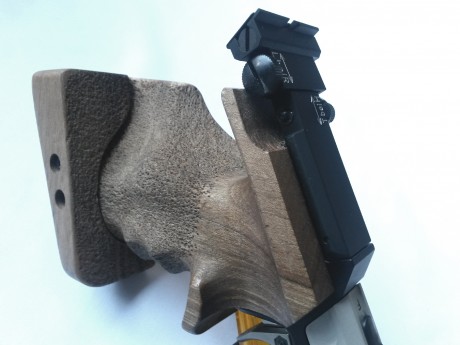 Pongo a la venta esta magnífica pistola STEYR, mod. LP1, en estado inmaculado. Pistola de Co2 proveniente 12