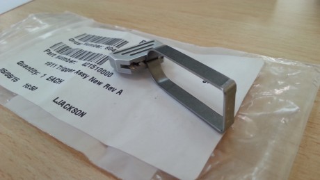 Hola 
Se vende gatillo recto original de una S&W 1911 (Edición limitada DK)
Ha estado montado en su 10
