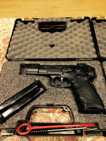 SE VENDE CONJUNTO CZ.
POR UN LADO CZ 85 COMBAT 9MM CON 3 CARGADORES. SIN USO PRACTICAMENTE. COMO NUEVA. 02
