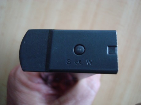  DSC06513.JPG  DSC06514.JPG 

Cargador original para S&W 39. 40€ con envío en península. 00