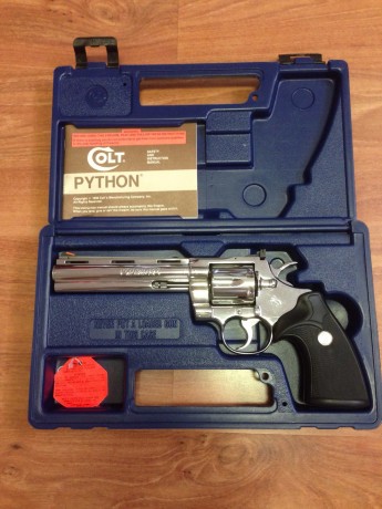 Se vende este fantástico Revolver.

Se trata de un Colt Python de 6", (38 spcl / 357) , de sobra 02
