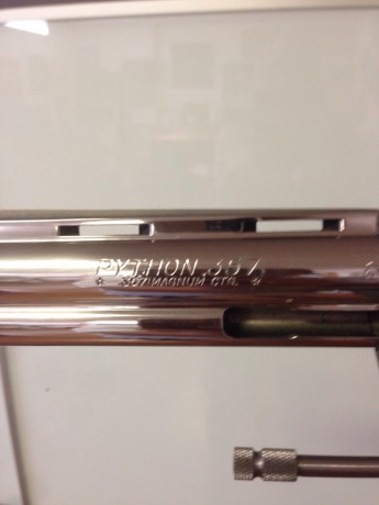 Se vende este fantástico Revolver.

Se trata de un Colt Python de 6", (38 spcl / 357) , de sobra 10