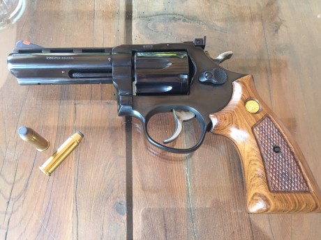 REVOLVER VENDIDO. 

Vendo Revolver Taurus 357 Magnum 4 " mod.689  Se encuentra en perfectas condiciones 01