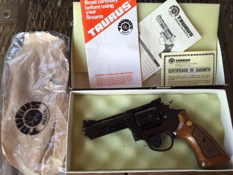 REVOLVER VENDIDO. 

Vendo Revolver Taurus 357 Magnum 4 " mod.689  Se encuentra en perfectas condiciones 00